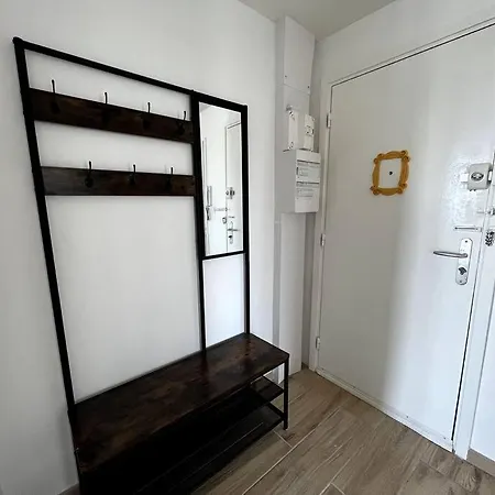 Pour Grand Groupe Apartment